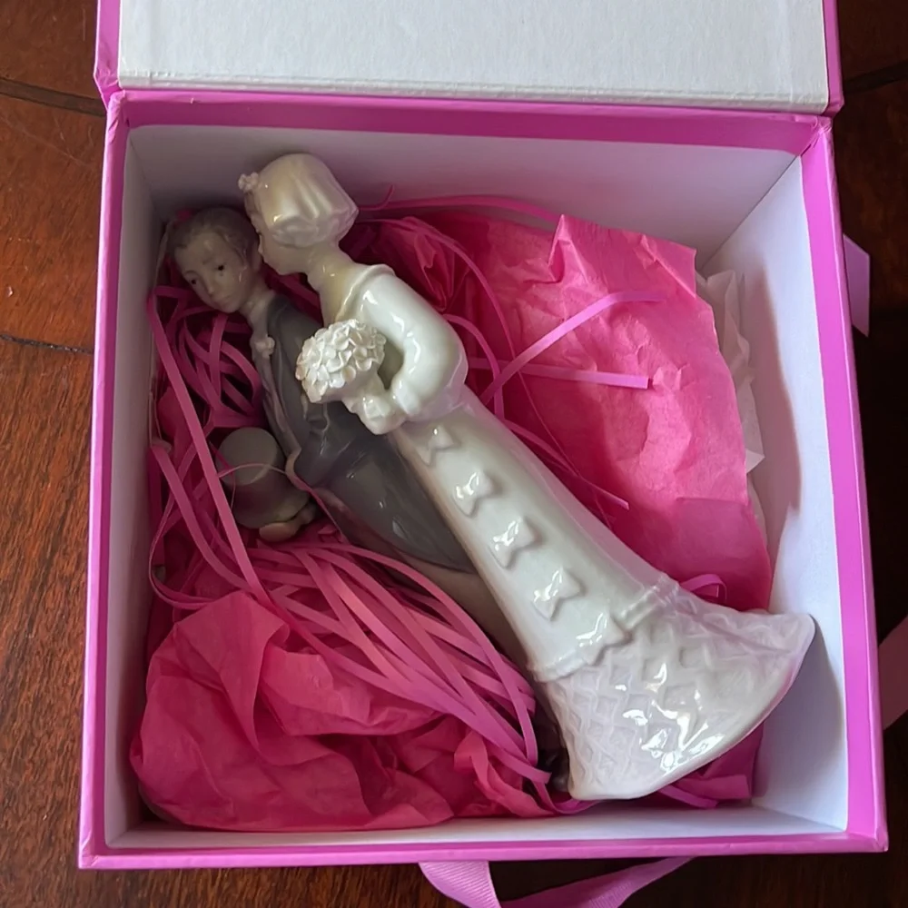 Vintage Lladro Bride and Groom Wedding Figurine